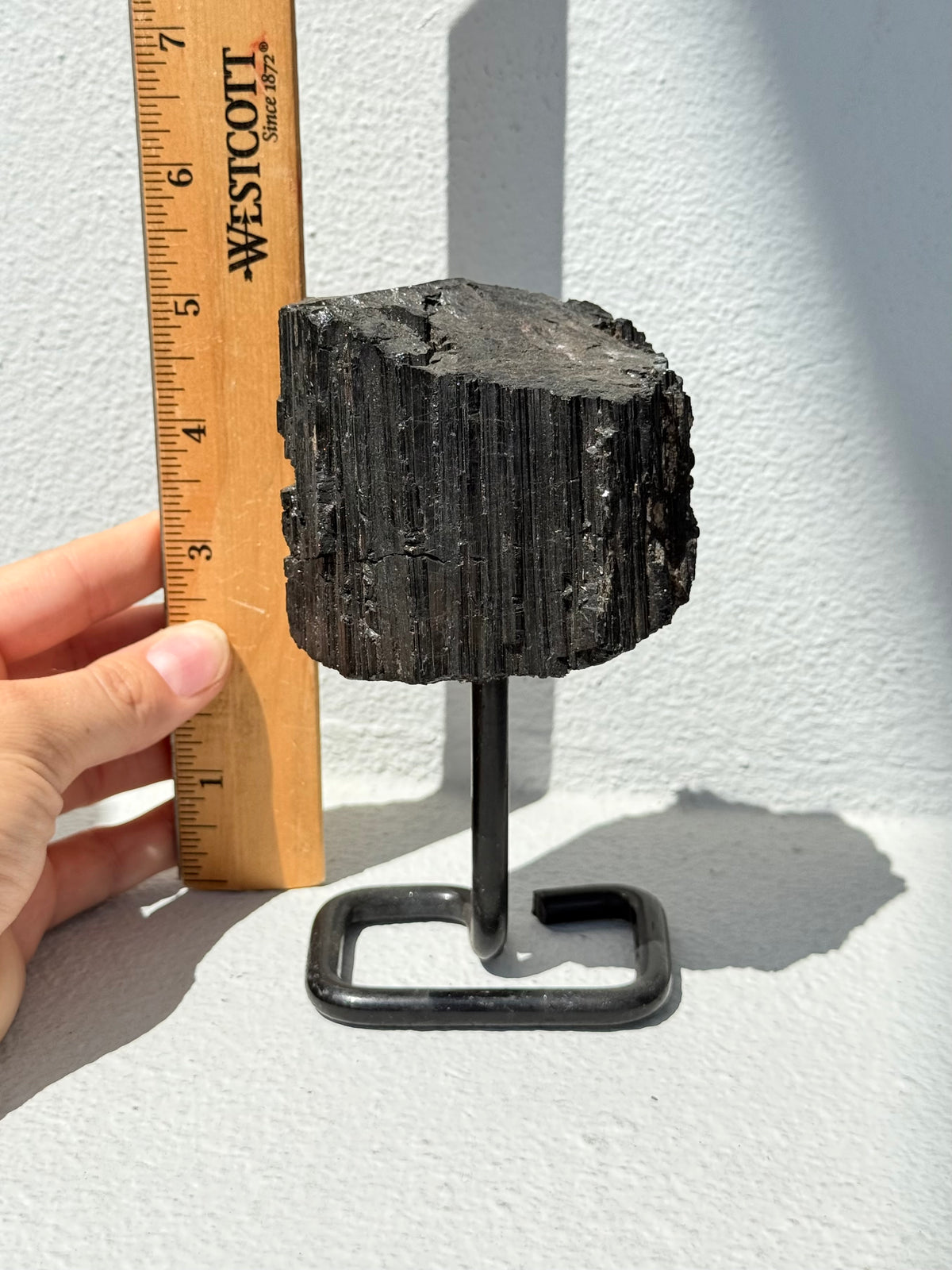 Black Tourmaline on Stand / Turmalina Negra en Base