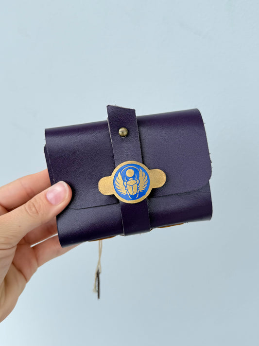 Diario de Piel Violeta con Escarabajo Egipcio – Libro de Sombras y Grimorio | Purple Egyptian Scarab Leather Journal – Book of Shadows & Grimoire