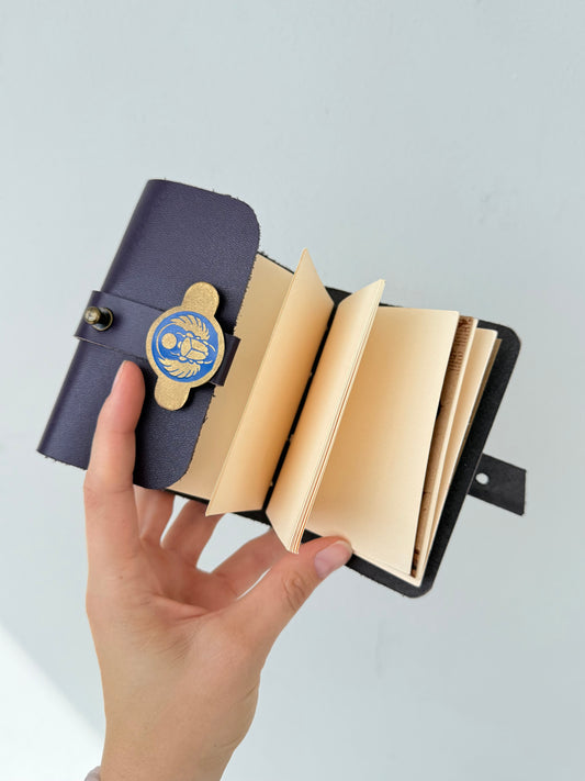 Diario de Piel Violeta con Escarabajo Egipcio – Libro de Sombras y Grimorio | Purple Egyptian Scarab Leather Journal – Book of Shadows & Grimoire